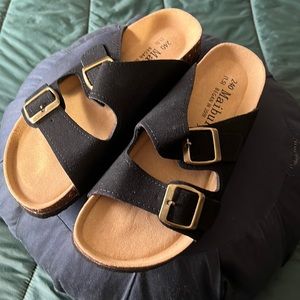 Berky like sandals NWOT